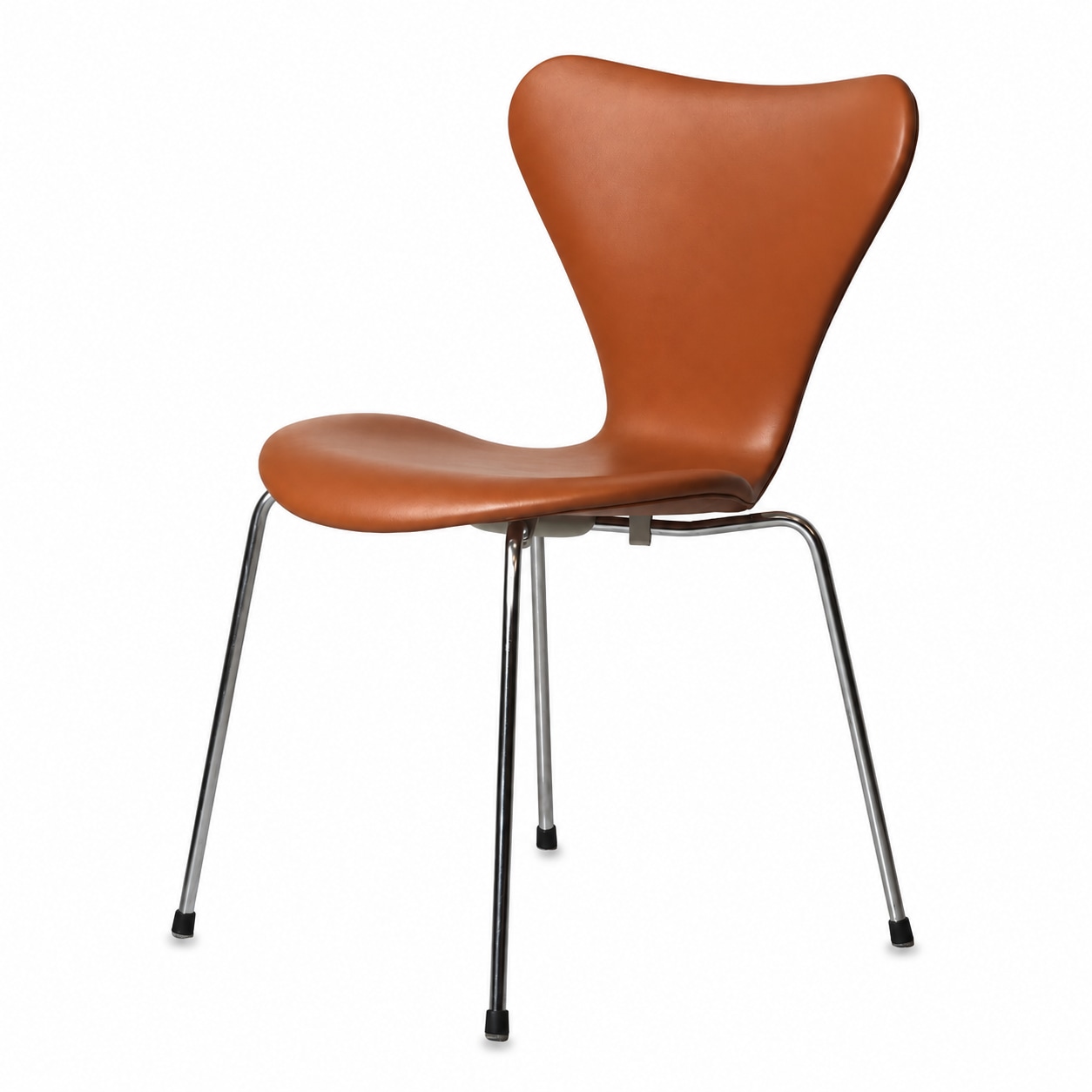 The AJ 7 chair is an elegant and timeless design chair, here upholstered in exclusive pure aniline leather. The natural leather has a soft, lively surface where texture, grain and natural variations are clearly visible. Over time the leather develops a beautiful patina that makes every chair unique and adds a warm, exclusive look.