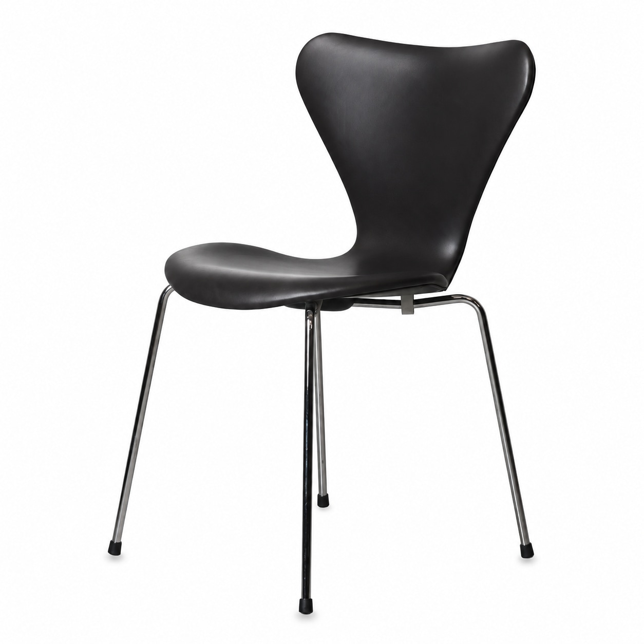 The AJ 7 chair is an elegant and timeless design chair, shown here with new semi-aniline leather. The natural leather has a beautiful, soft surface and a lightly protective finish that makes it more resistant to daily use while preserving the leather's natural texture and exclusive look.