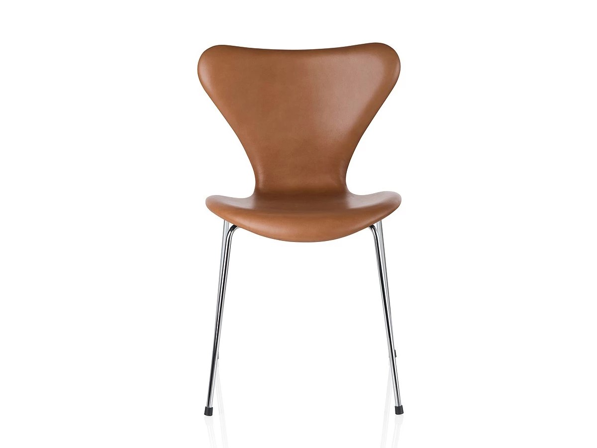 Arne Jacobsen Series 7 3107 reupholstered in cognac leather